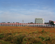 844877 Gezicht op het geluidsscherm langs de Ring Utrecht (A2), ter hoogte van het bedrijventerrein Lage Weide ...